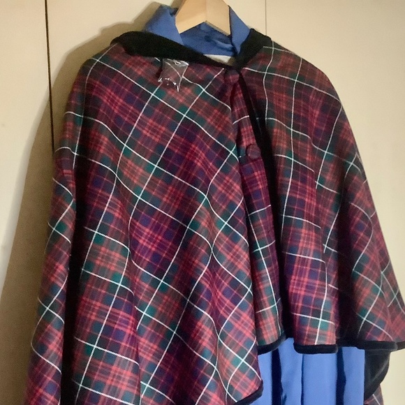 MacDonald of Clan Ranald Custom Tartan Cape w Black Velvet Lining. - Picture 5 of 5